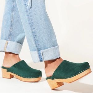 Charlotte Stone size 9 clog mules in emerald green